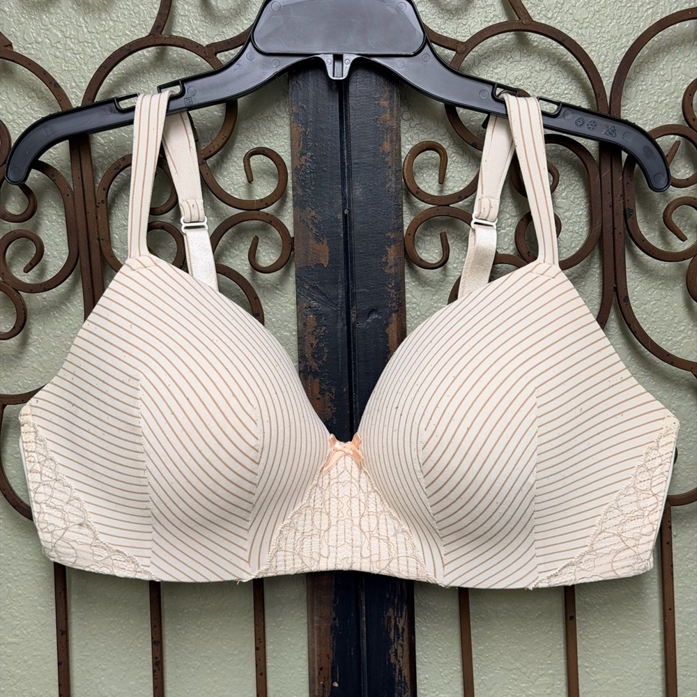 Cacique Cream/Tan Striped Simply Wirefree T-Shirt Bra with Lace Trim